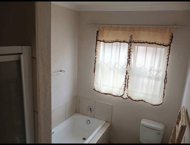 3 BEDROOM HOUSE FOR SALE IN EVATON WEST